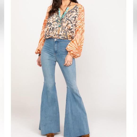 Free People Just‎ Float On High Rise Flare Jeans / 26R - Picture 1 of 5
